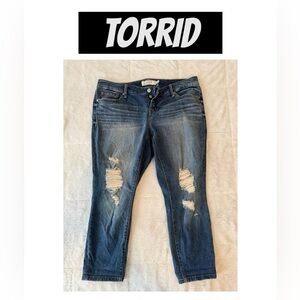 NWOT TORRID Distressed Cropped Button Fly Jeans 12